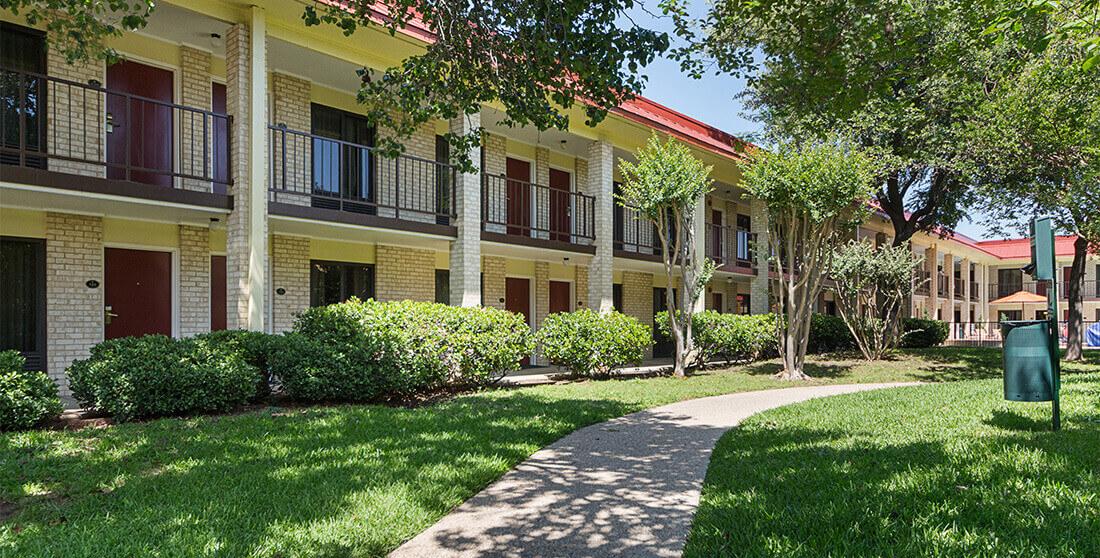 Red Roof Inn Plus+ Dallas - Addison Exterior foto
