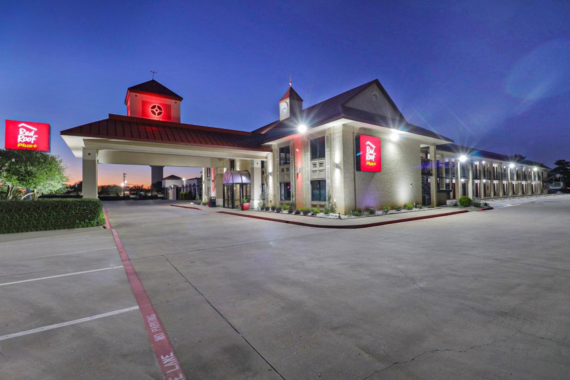 Red Roof Inn Plus+ Dallas - Addison Exterior foto